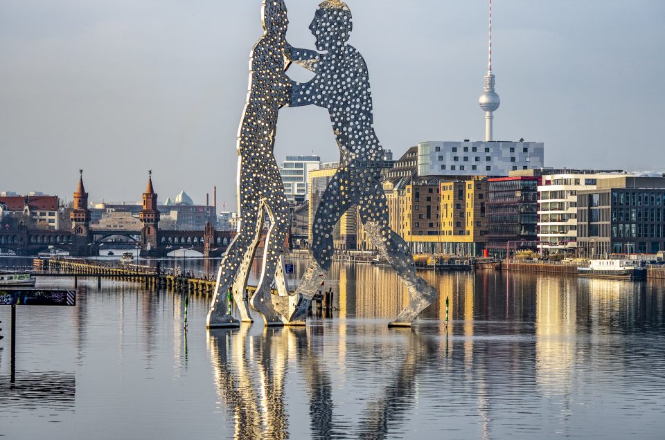 Awesome – The Molecule Man in Berlin